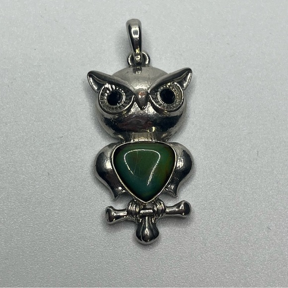 Jewelry - Vintage Y2K Owl Pendant – Silver Tone with Green Cabochon Belly